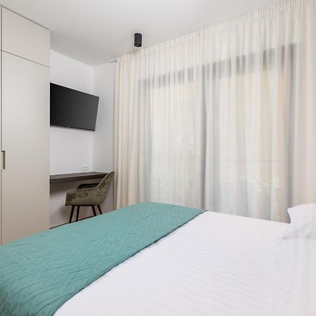 אומיסאליי Apartmani Vila Mara M 1 Heated Pool מראה חיצוני תמונה
